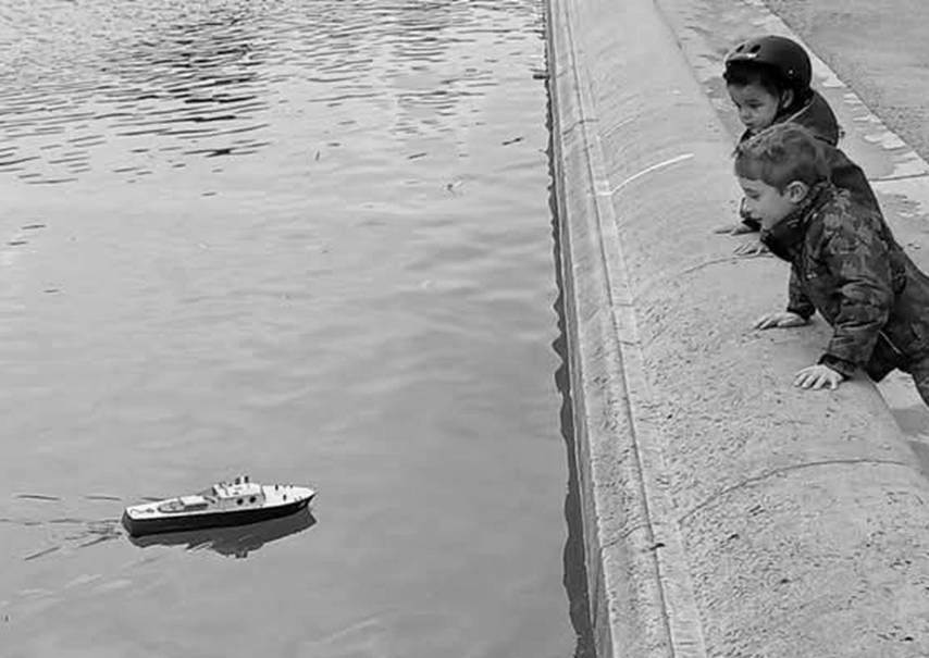 Club nautique du luco jardin du Luxembourg Paris pond boat