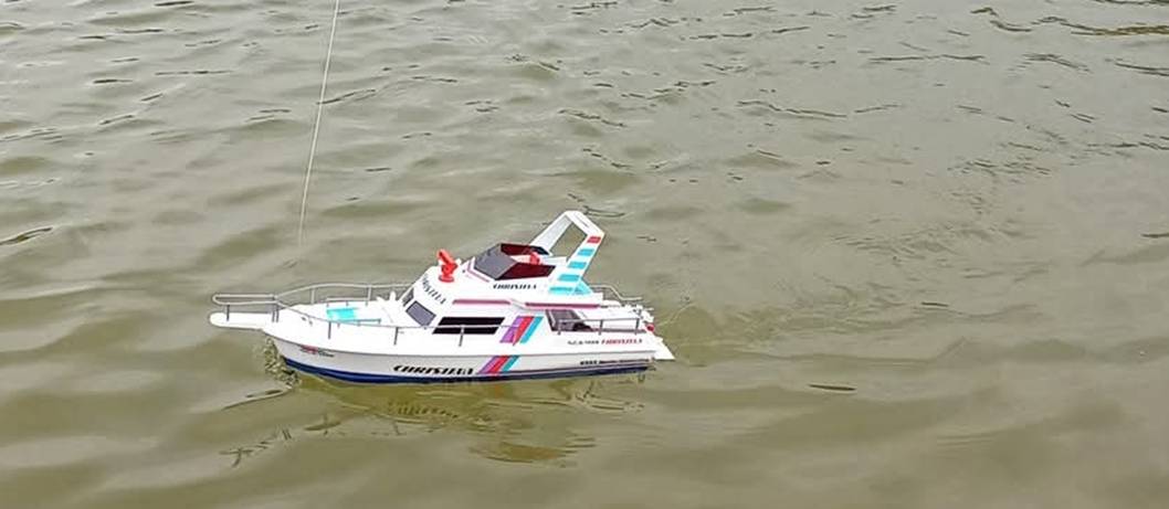 Club nautique du luco jardin du Luxembourg Paris pond boat
