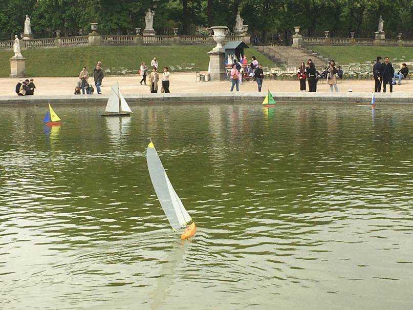 Club nautique du luco jardin du Luxembourg Paris pond boat