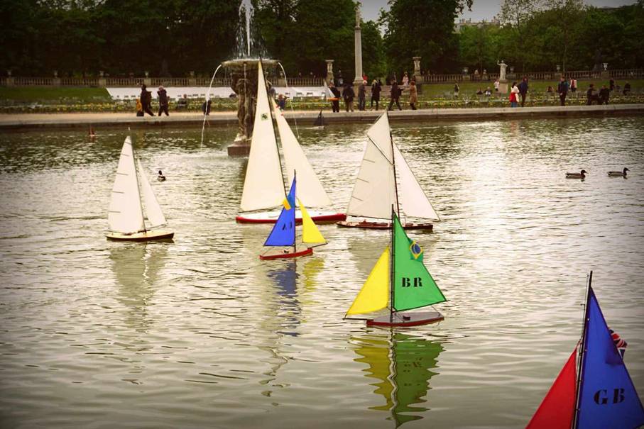 Club nautique du luco jardin du Luxembourg Paris pond boat