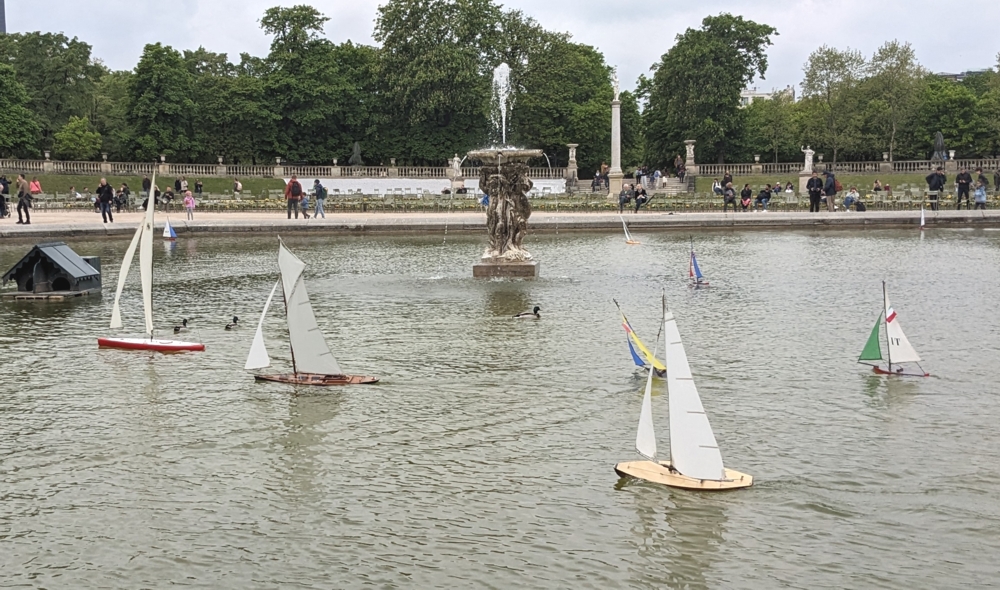 Club nautique du luco jardin du Luxembourg Paris pond boat