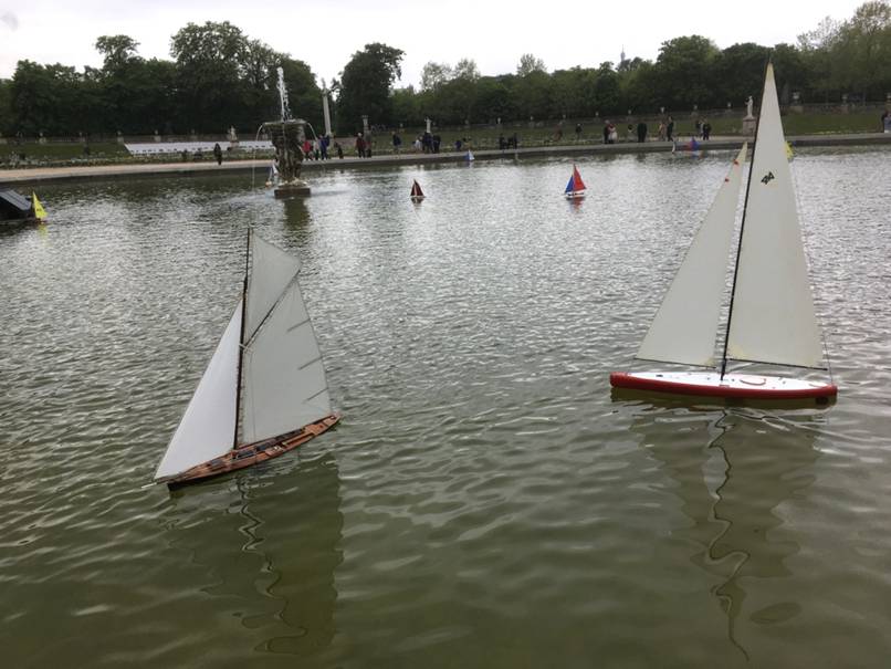 Club nautique du luco jardin du Luxembourg Paris pond boat