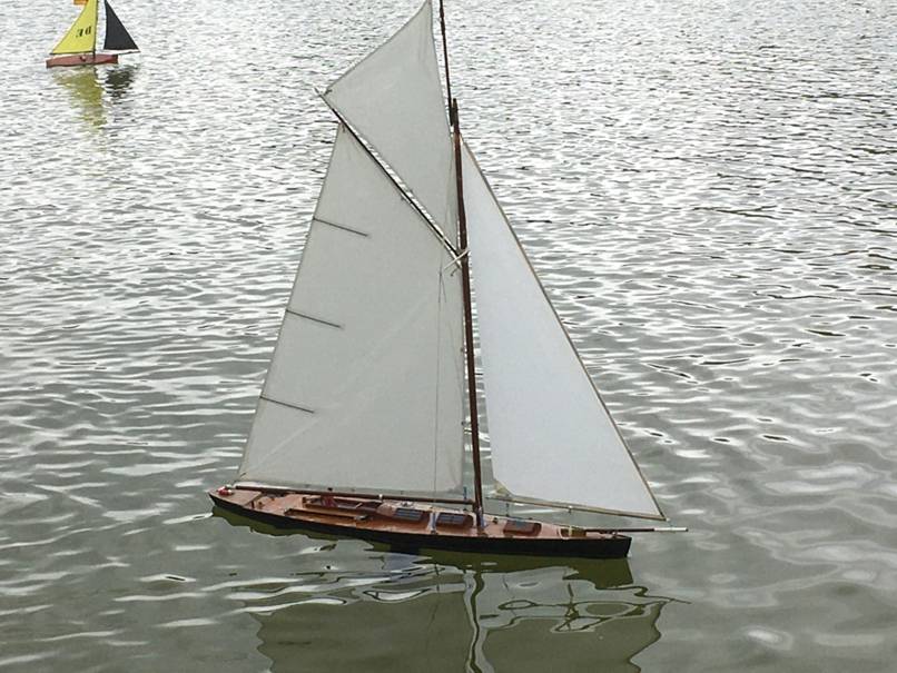 Club nautique du luco jardin du Luxembourg Paris pond boat