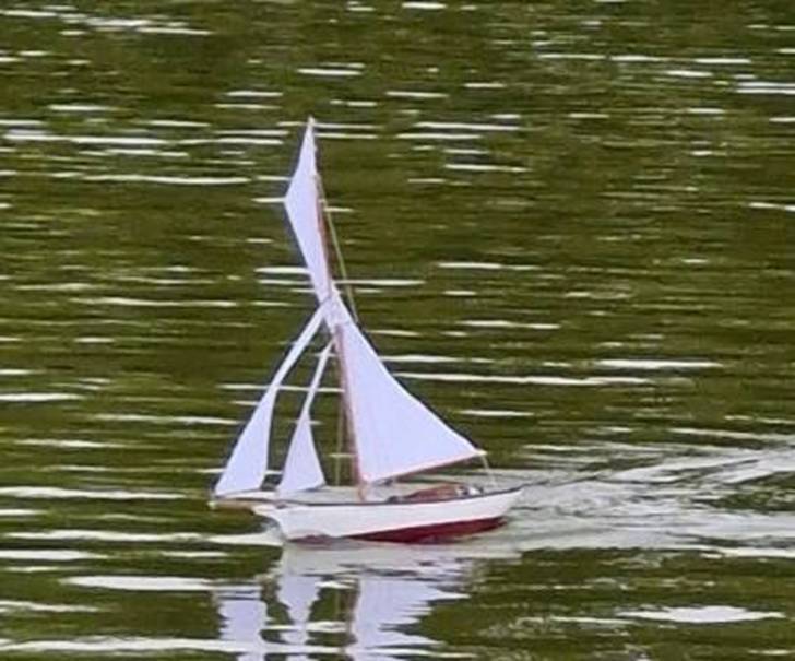 Club nautique du luco jardin du Luxembourg Paris pond boat