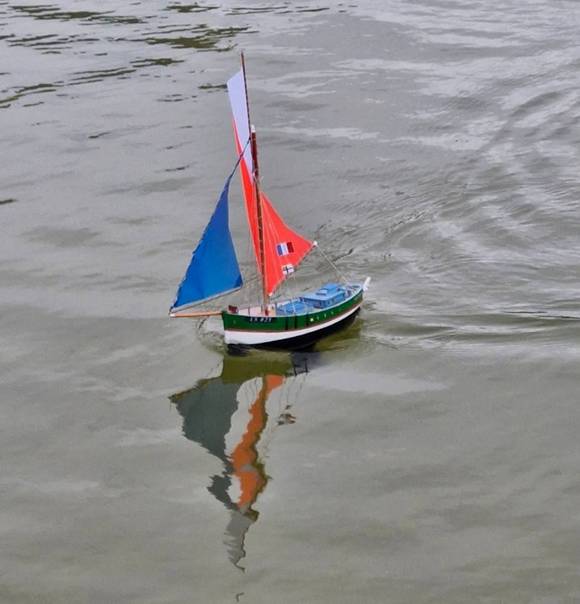 Club nautique du luco jardin du Luxembourg Paris pond boat