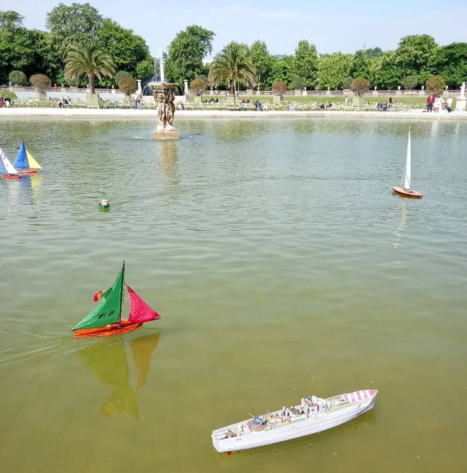 Club nautique du luco jardin du Luxembourg Paris pond boat