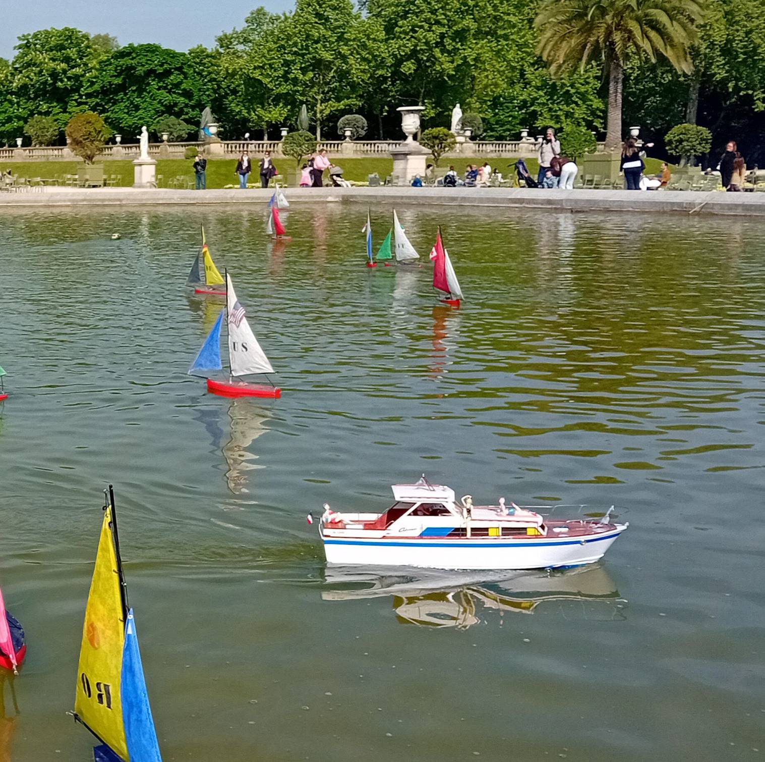 Club nautique du luco jardin du Luxembourg Paris pond boat