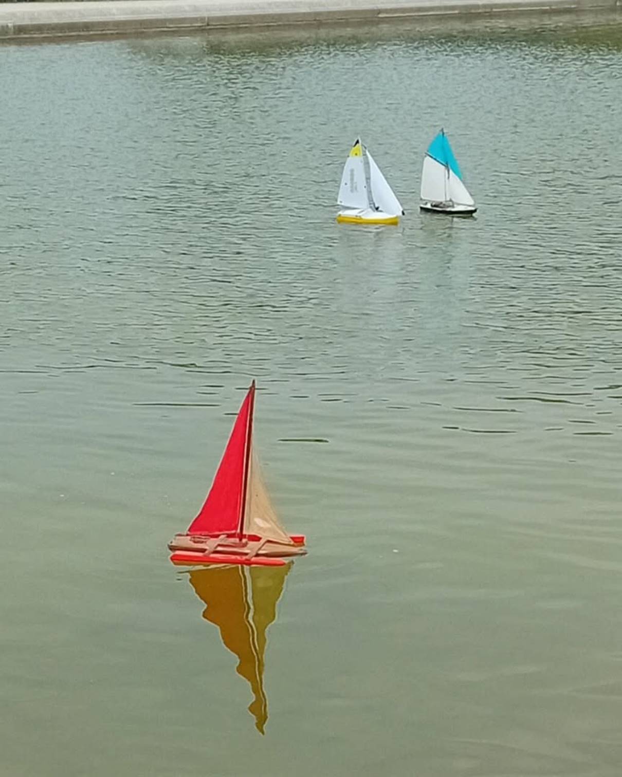 Club nautique du luco jardin du Luxembourg Paris pond boat