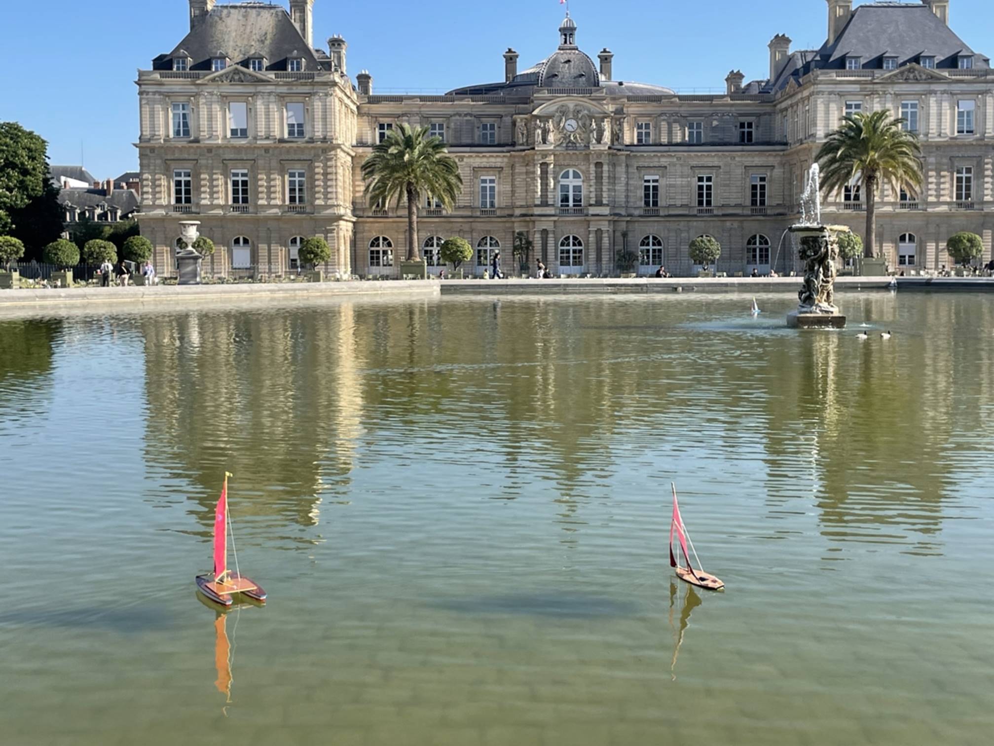 Club nautique du luco jardin du Luxembourg Paris pond boat
