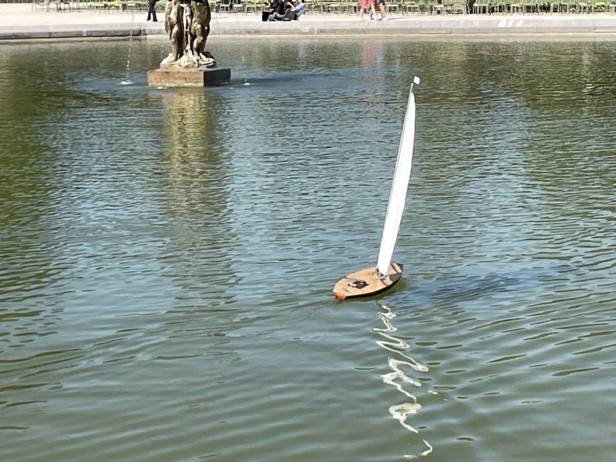 Club nautique du luco jardin du Luxembourg Paris pond boat