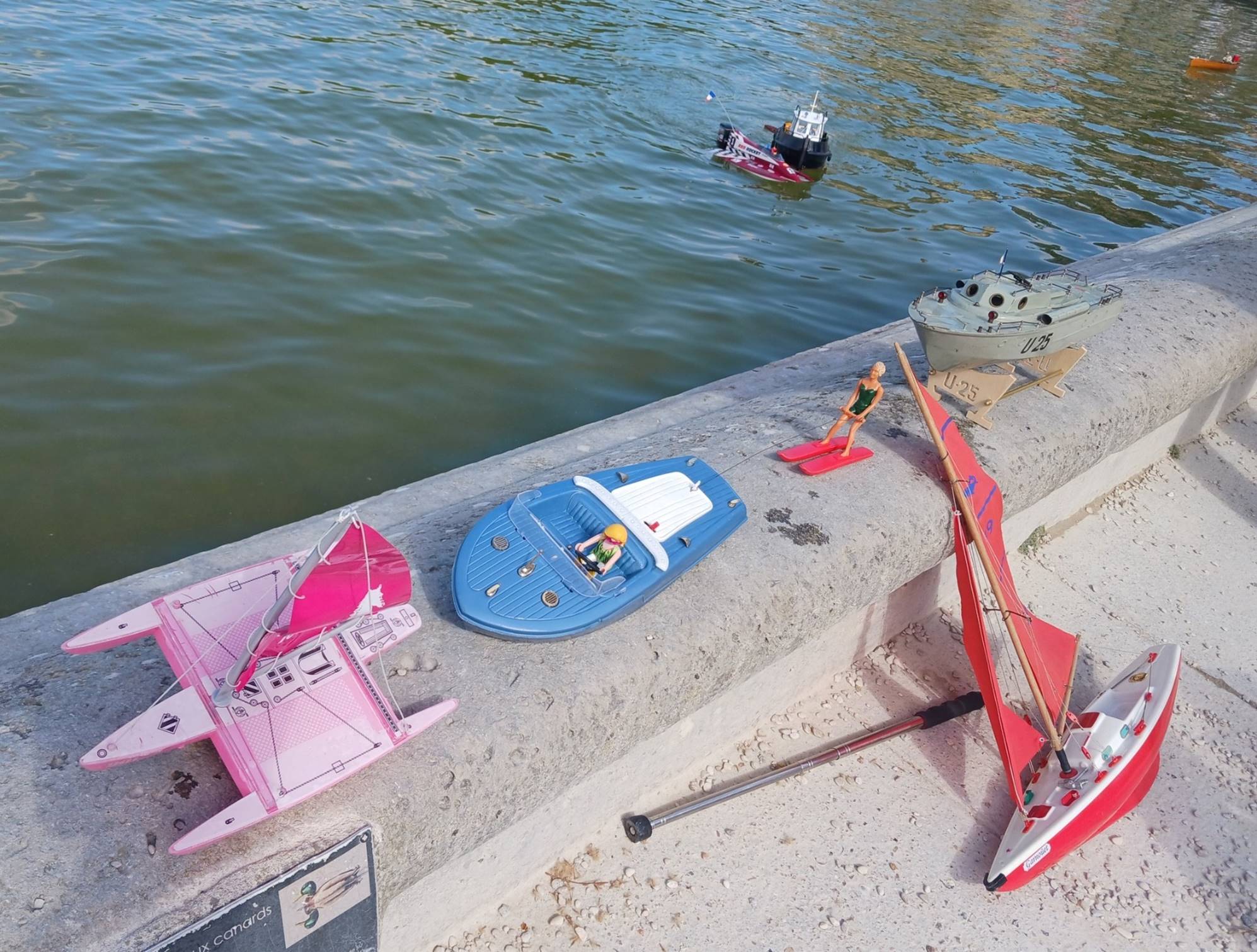 Club nautique du luco jardin du Luxembourg Paris pond boat