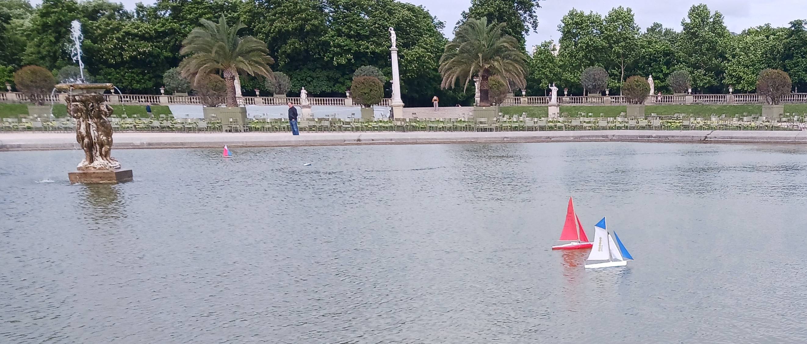 Club nautique du luco jardin du Luxembourg Paris pond boat