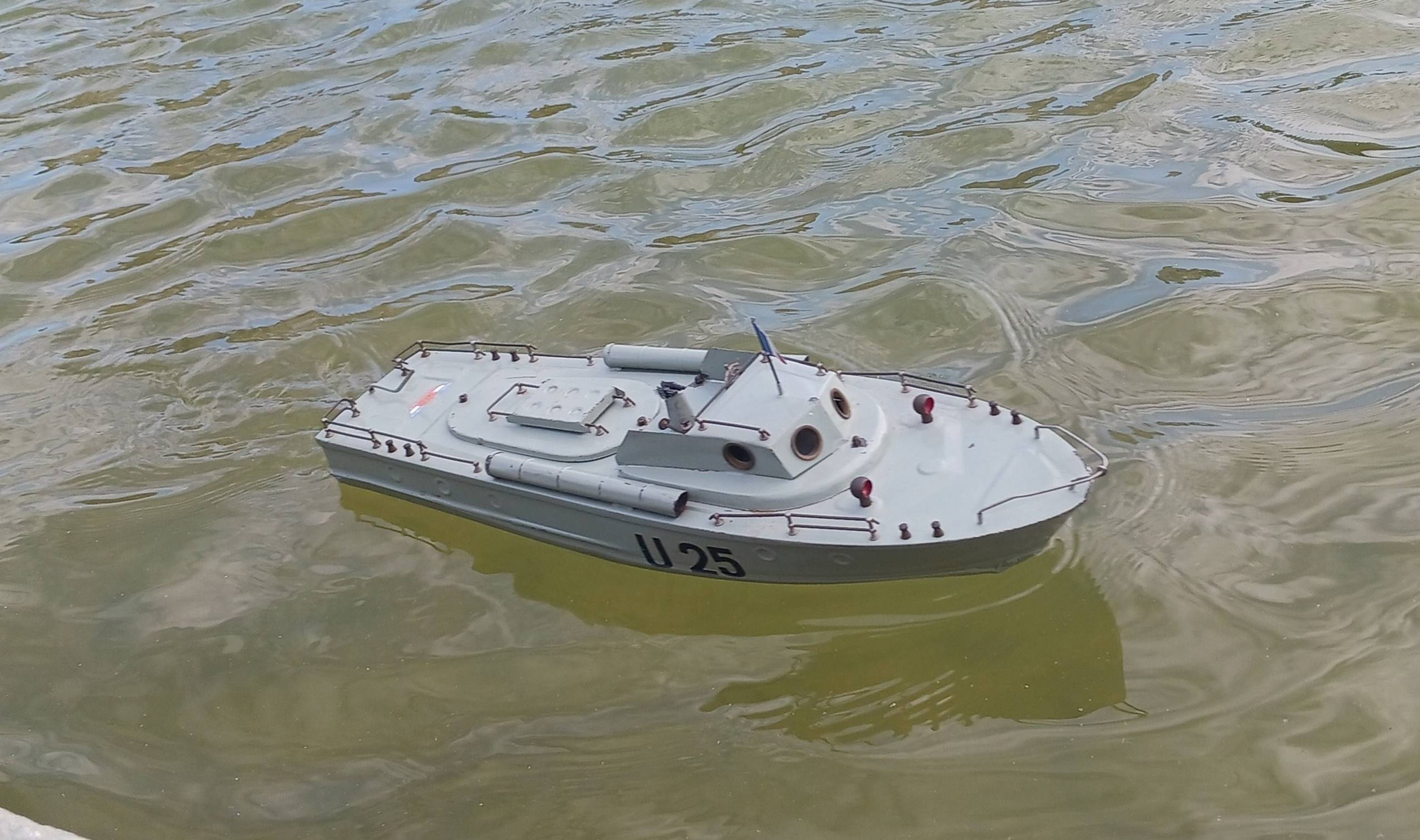 Club nautique du luco jardin du Luxembourg Paris pond boat