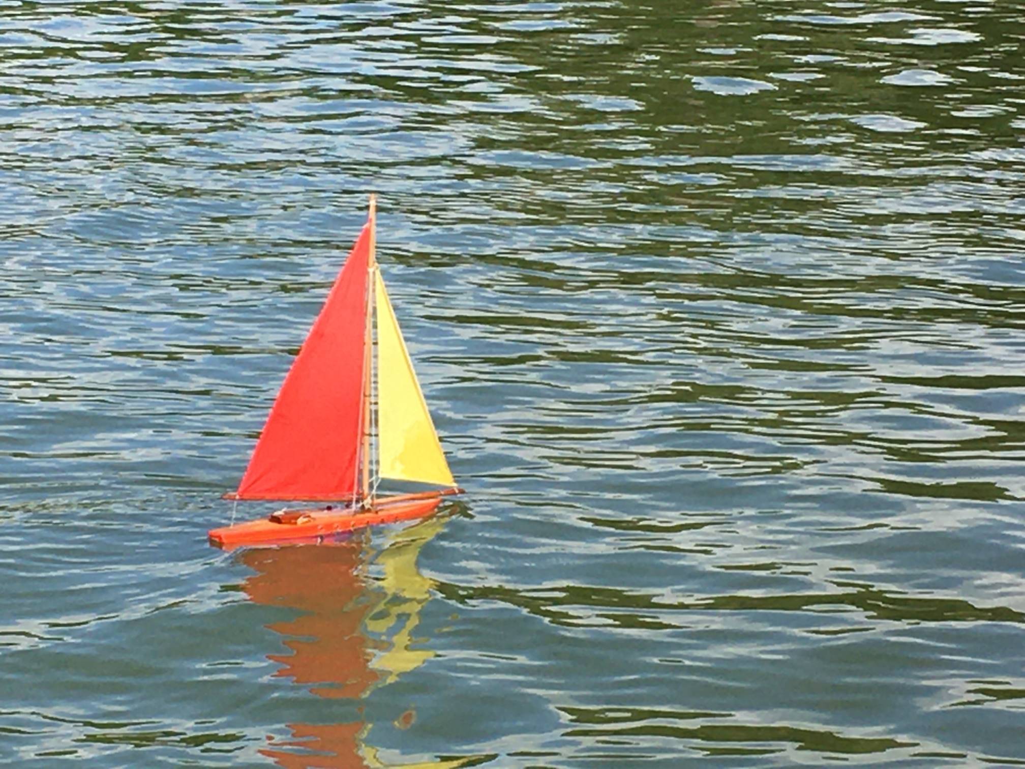 Club nautique du luco jardin du Luxembourg Paris pond boat