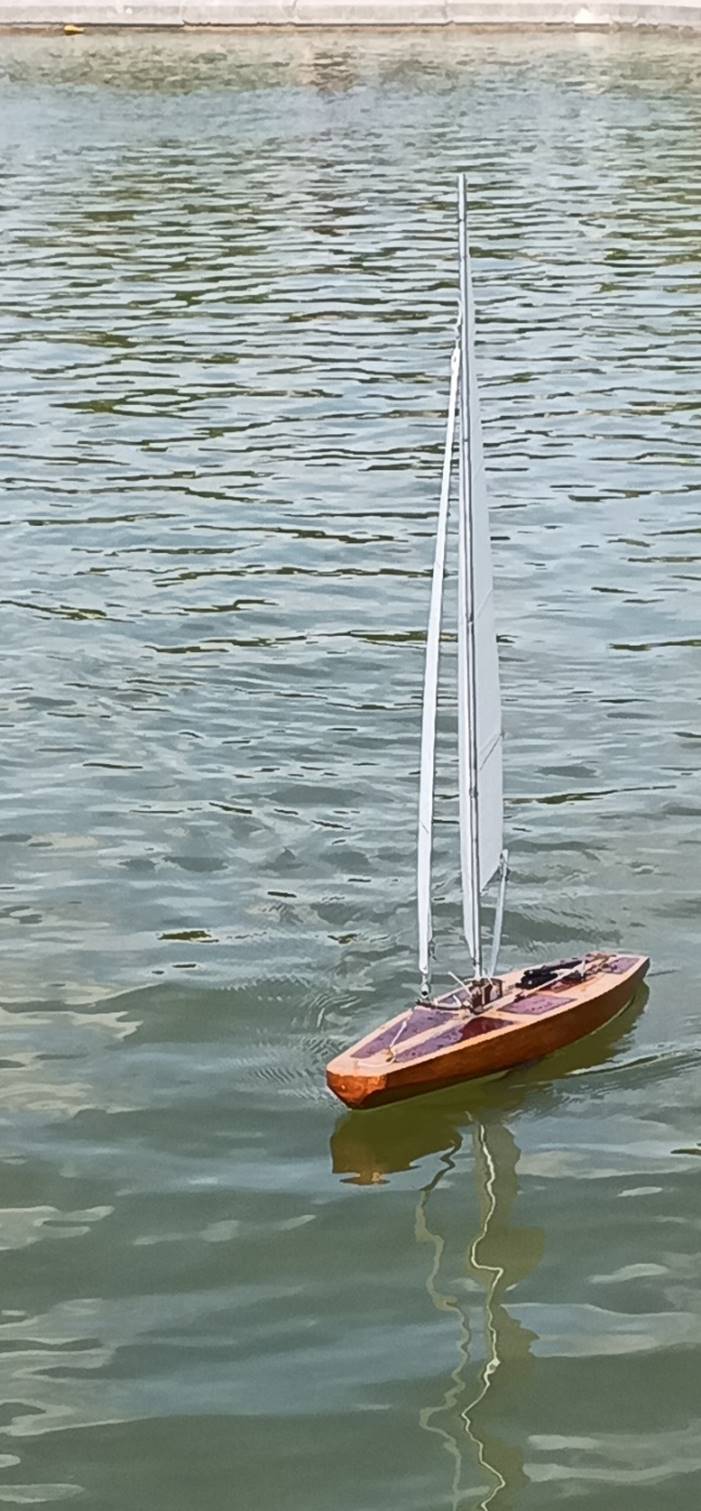 Club nautique du luco jardin du Luxembourg Paris pond boat
