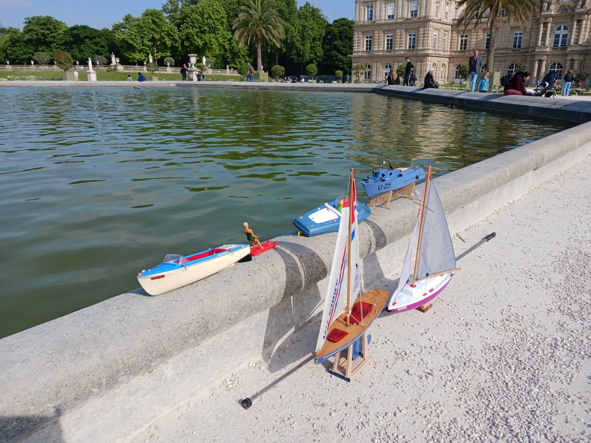 Club nautique du luco jardin du Luxembourg Paris pond boat