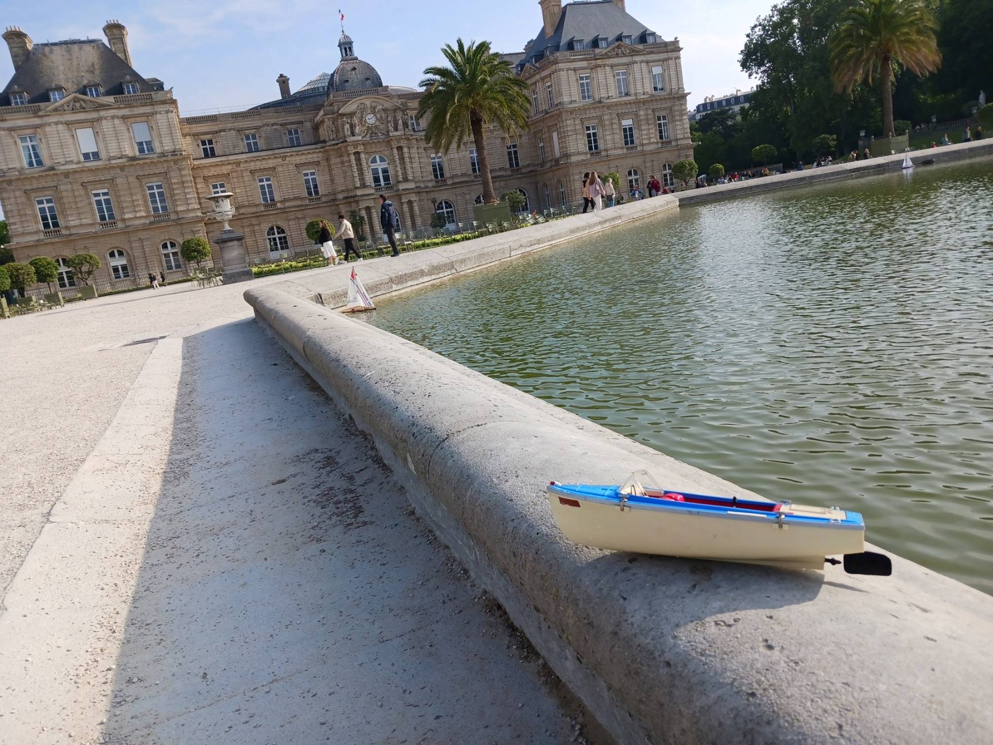 Club nautique du luco jardin du Luxembourg Paris pond boat