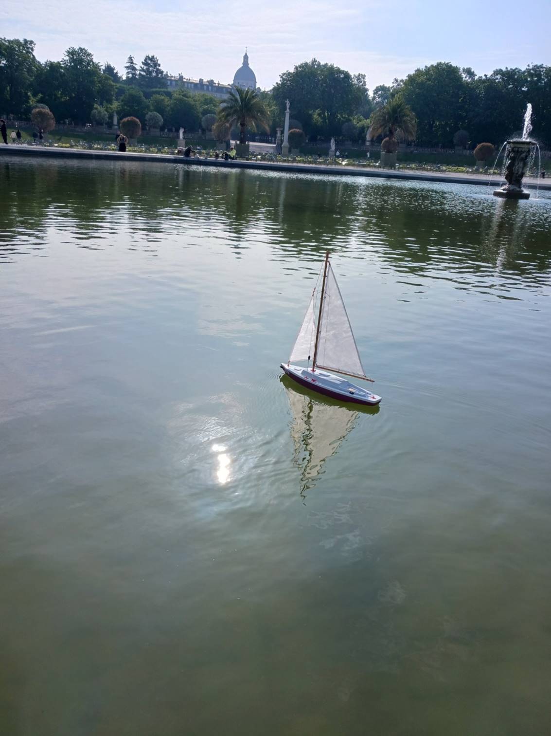 Club nautique du luco jardin du Luxembourg Paris pond boat