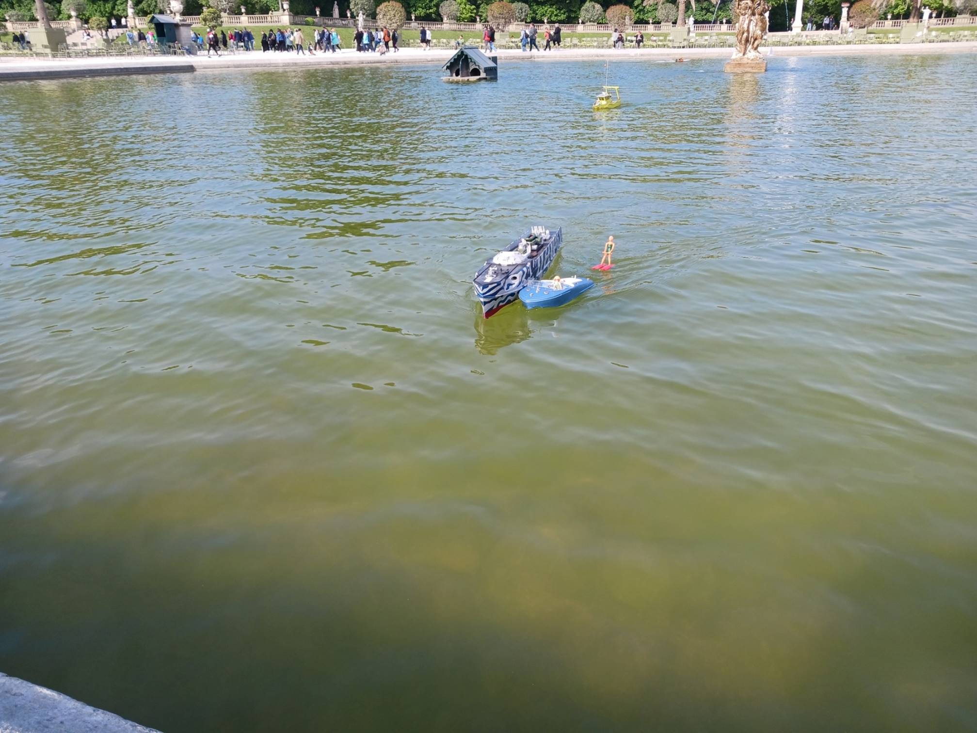 Club nautique du luco jardin du Luxembourg Paris pond boat