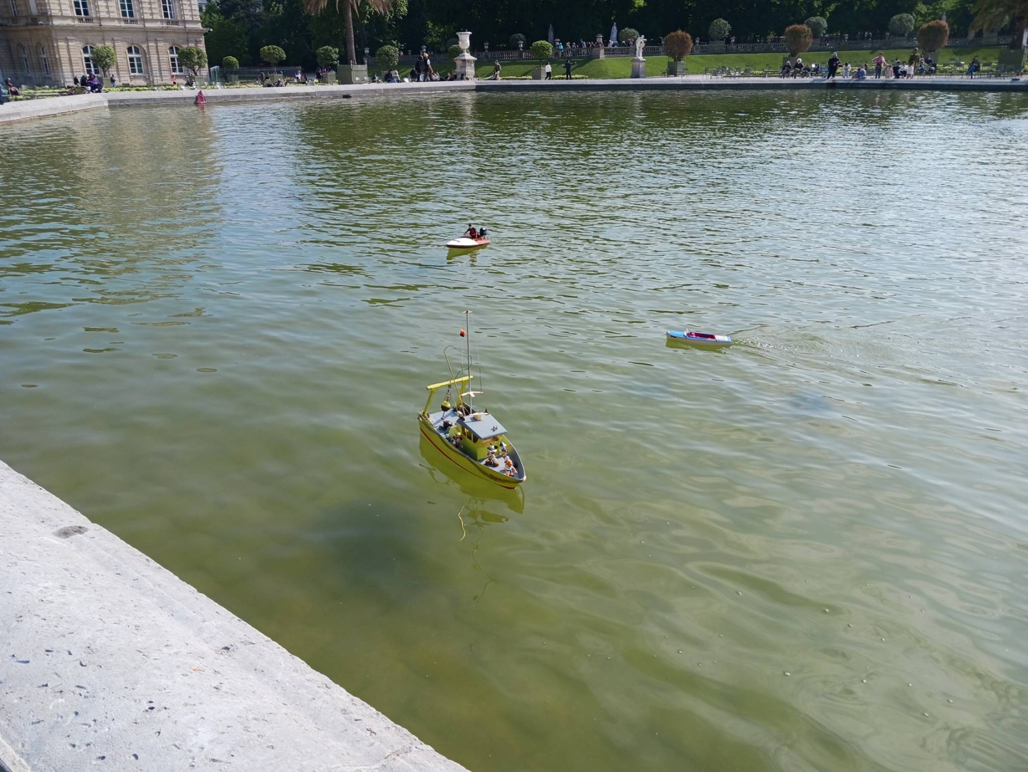 Club nautique du luco jardin du Luxembourg Paris pond boat