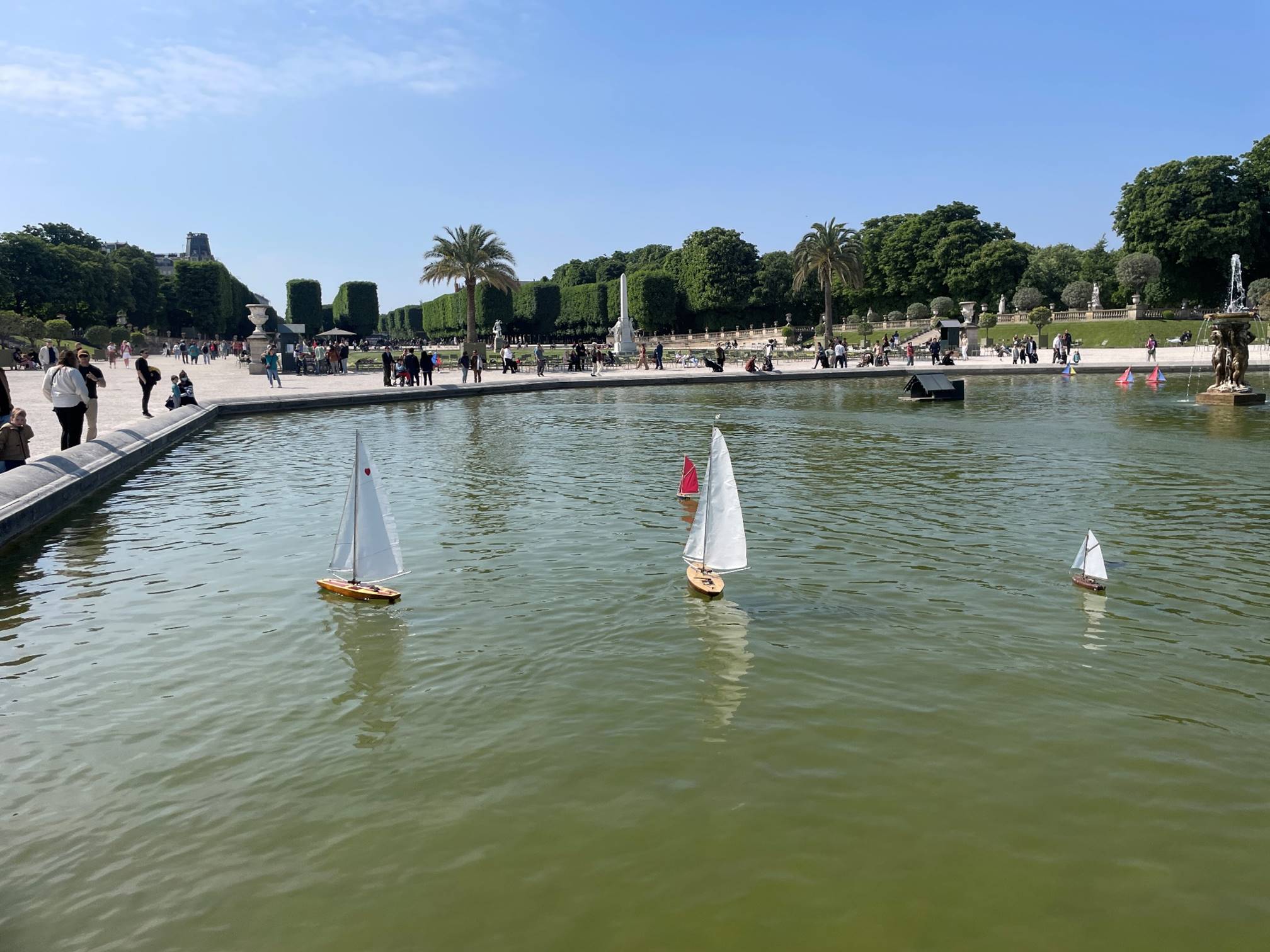 Club nautique du luco jardin du Luxembourg Paris pond boat