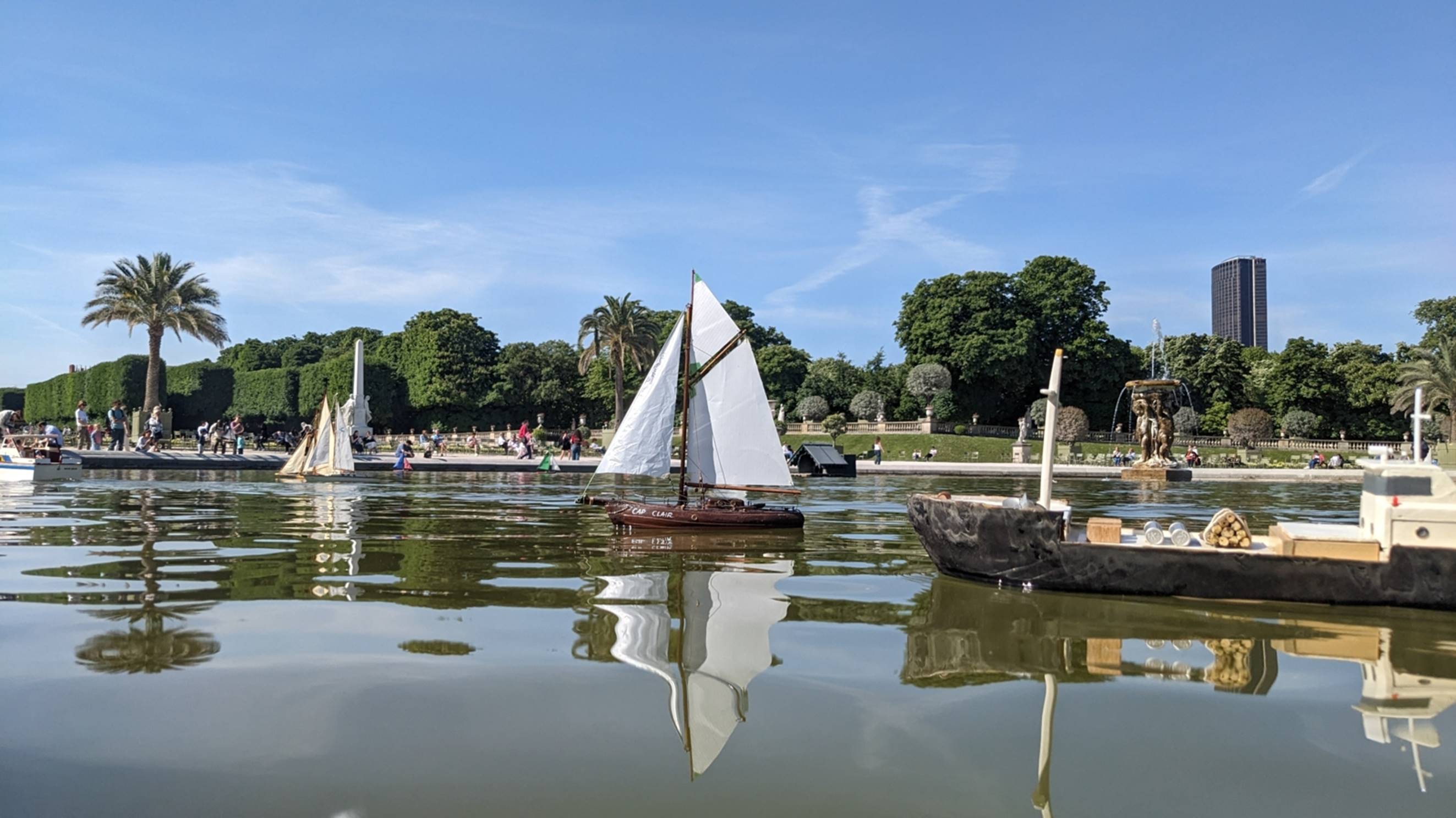 Club nautique du luco jardin du Luxembourg Paris pond boat
