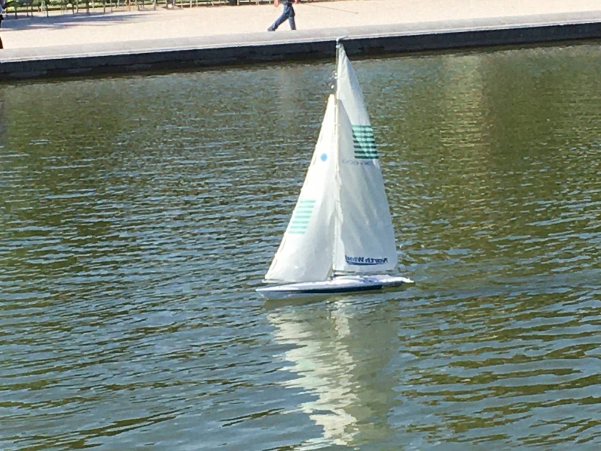 Club nautique du luco jardin du Luxembourg Paris pond boat