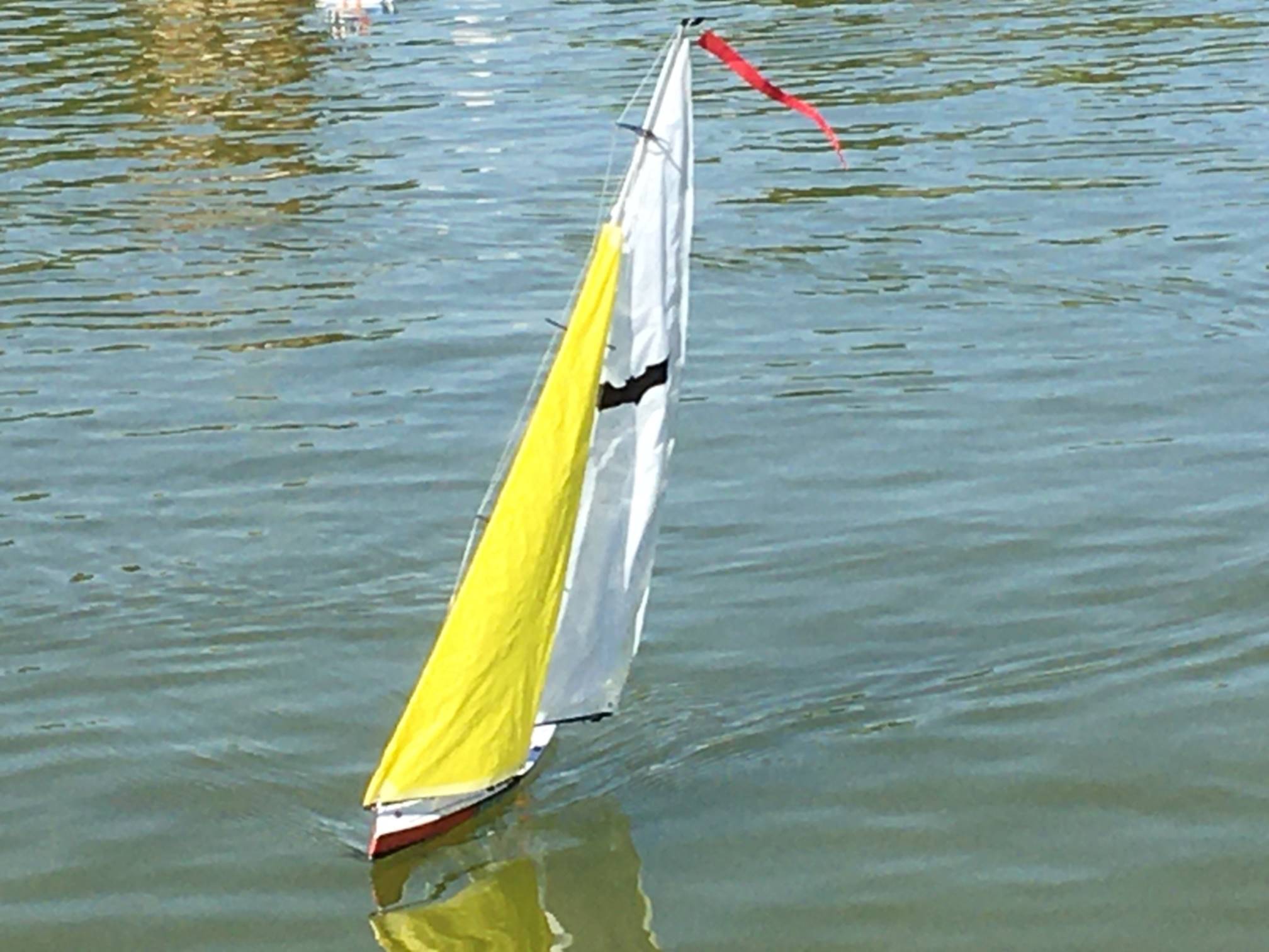 Club nautique du luco jardin du Luxembourg Paris pond boat