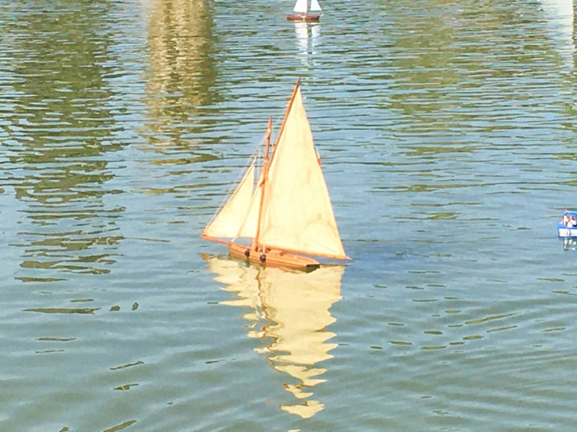 Club nautique du luco jardin du Luxembourg Paris pond boat