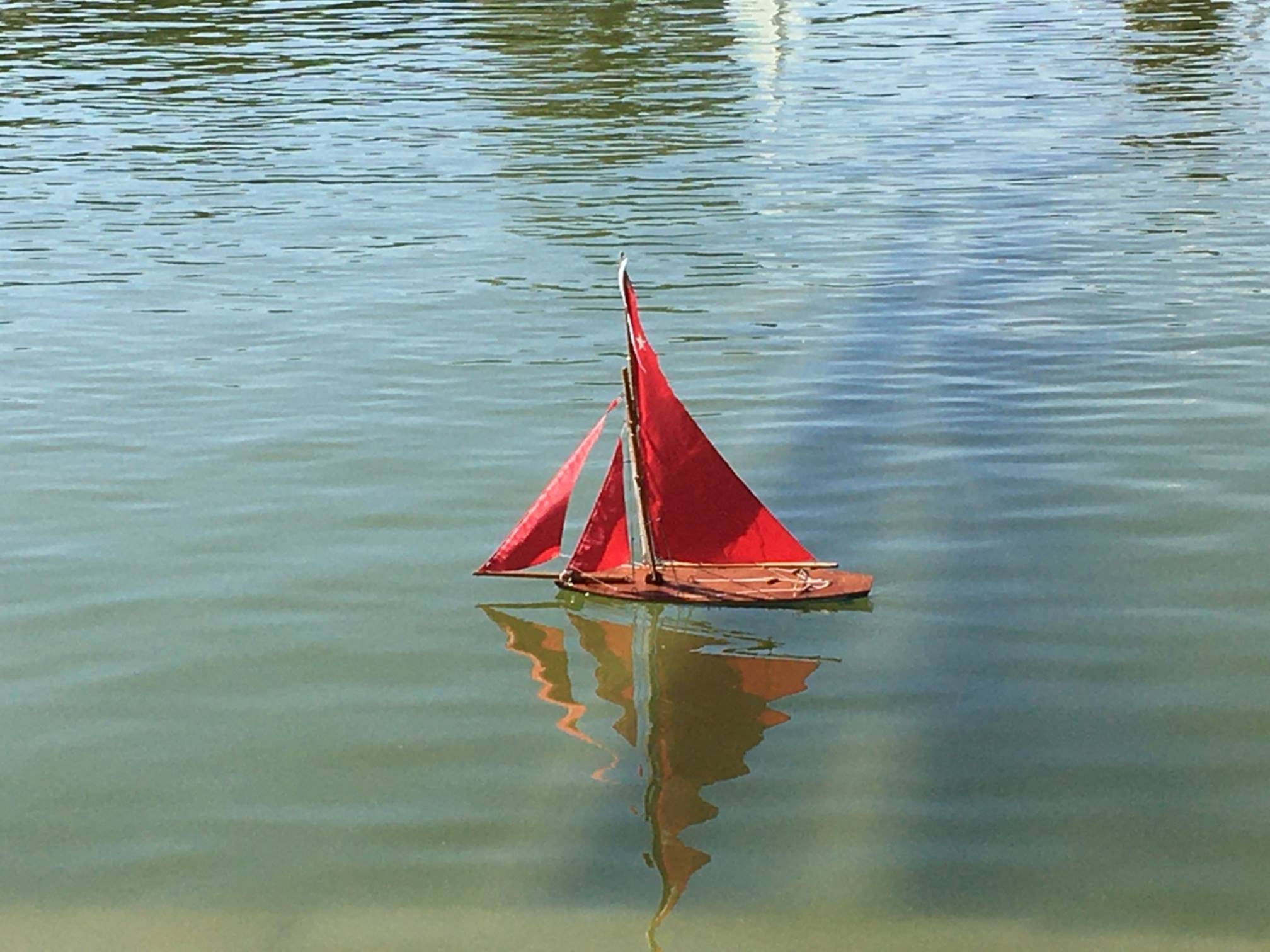 Club nautique du luco jardin du Luxembourg Paris pond boat