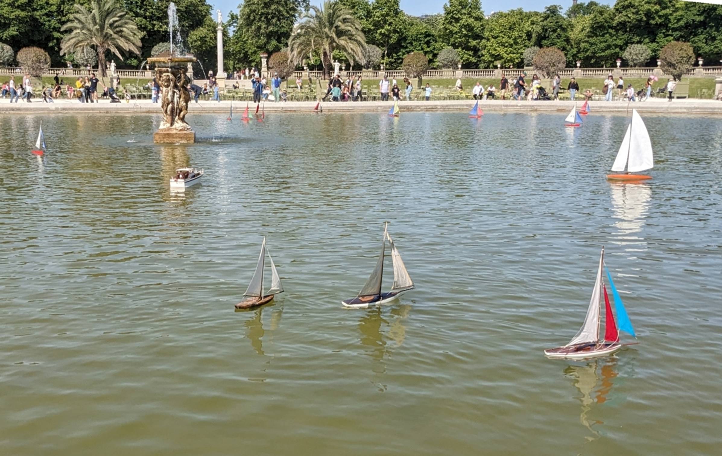 Club nautique du luco jardin du Luxembourg Paris pond boat