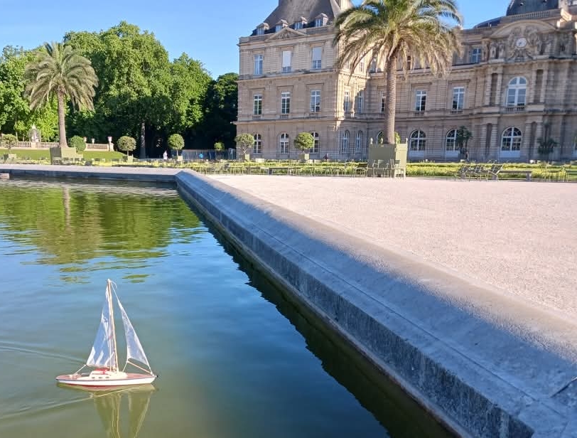 Club nautique du luco jardin du Luxembourg Paris pond boat