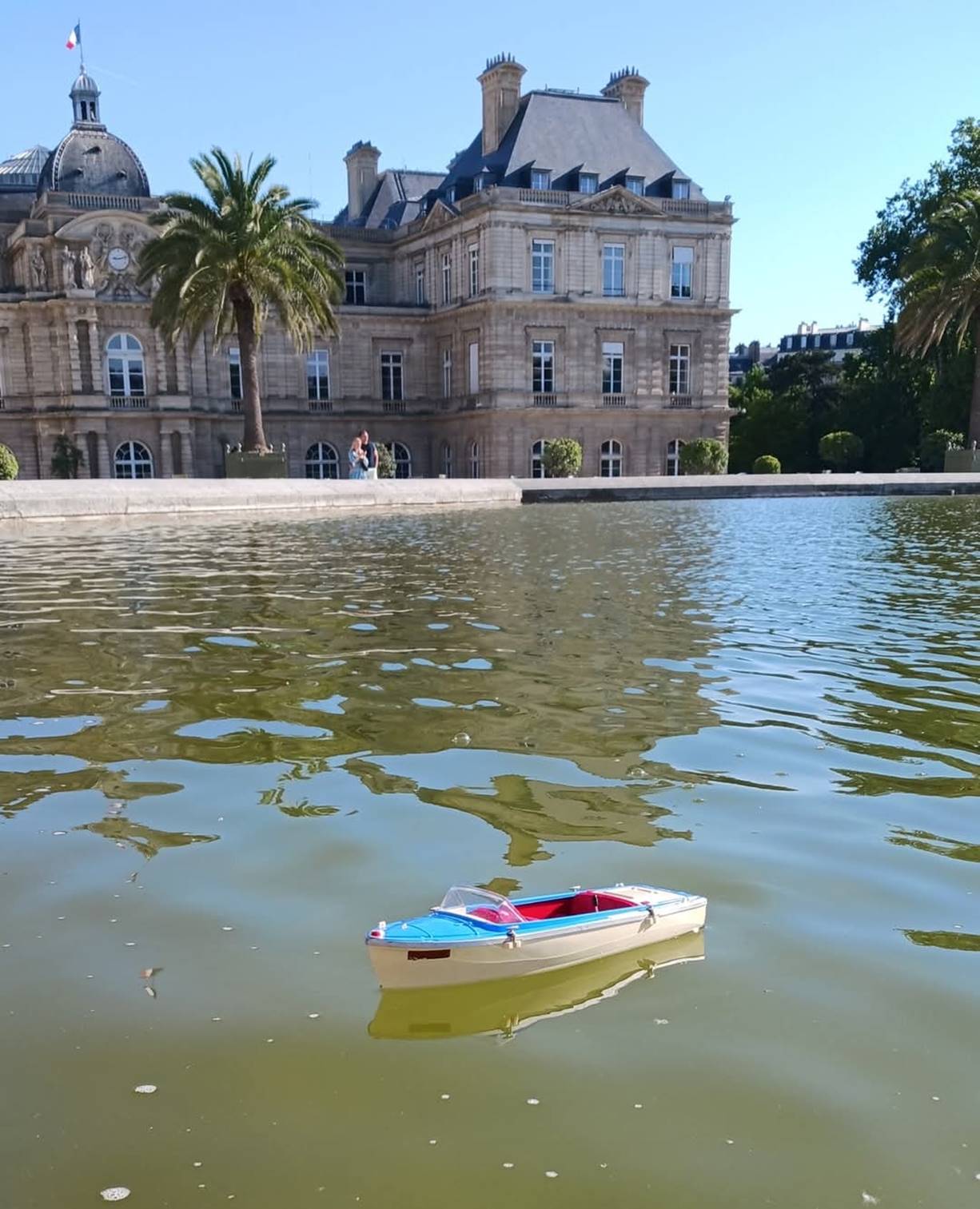 Club nautique du luco jardin du Luxembourg Paris pond boat