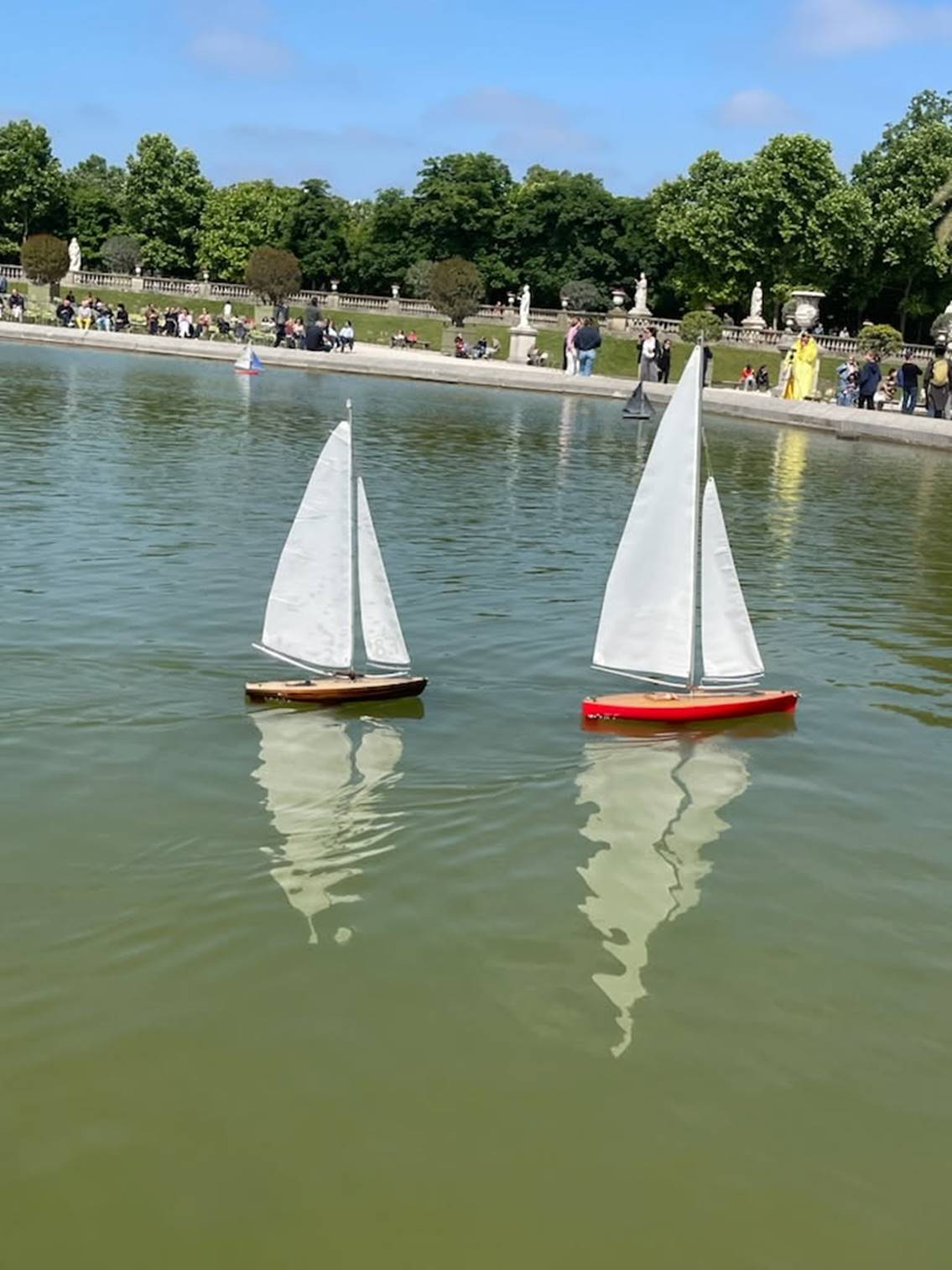 Club nautique du luco jardin du Luxembourg Paris pond boat