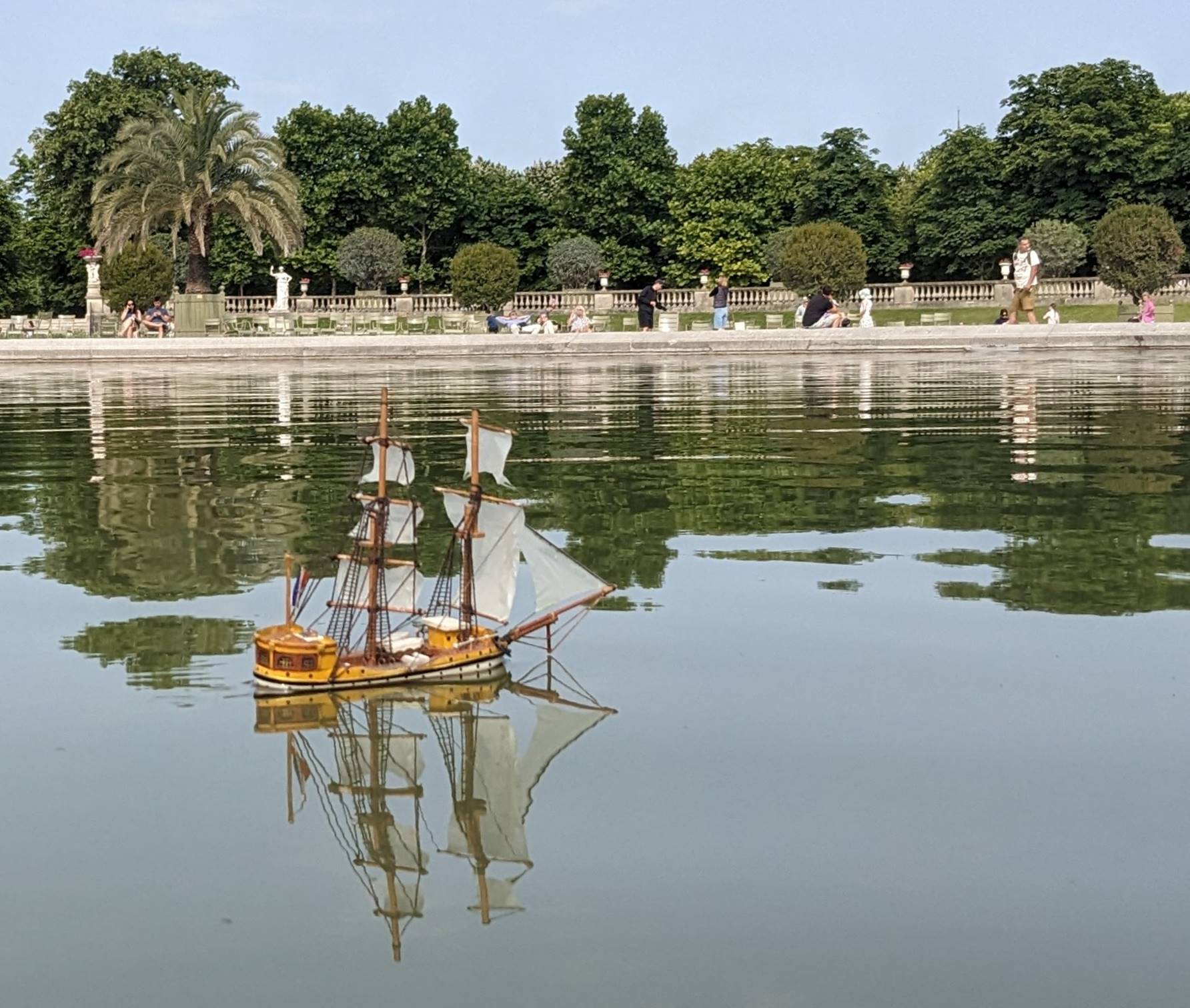 Club nautique du luco jardin du Luxembourg Paris pond boat