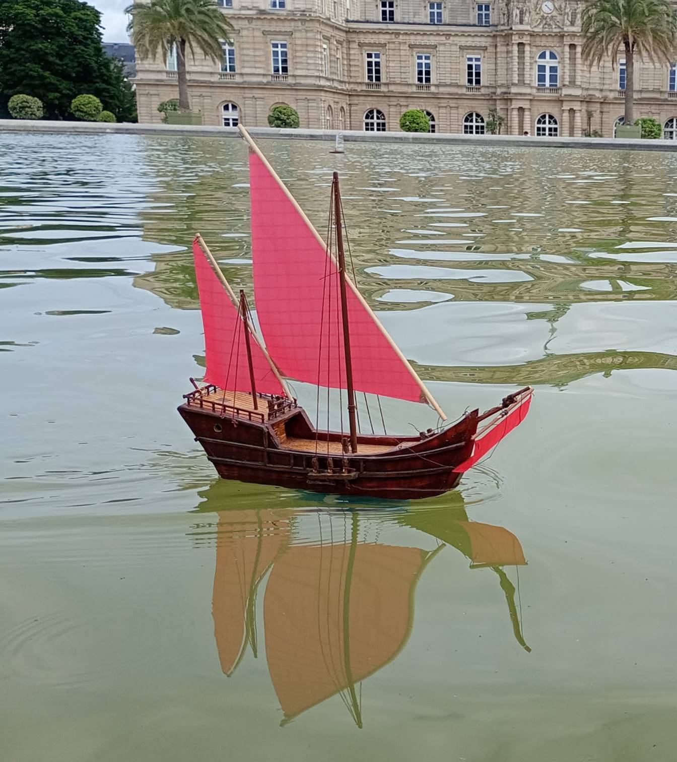 Club nautique du luco jardin du Luxembourg Paris pond boat