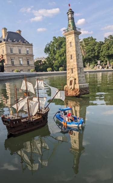 Club nautique du luco jardin du Luxembourg Paris pond boat