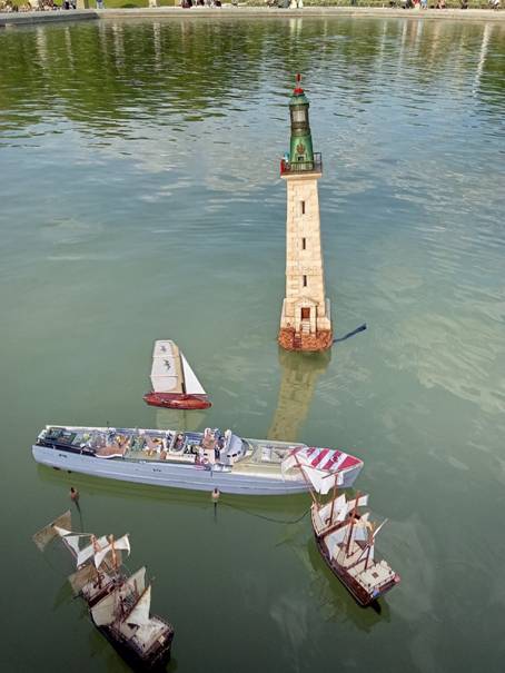 Club nautique du luco jardin du Luxembourg Paris pond boat