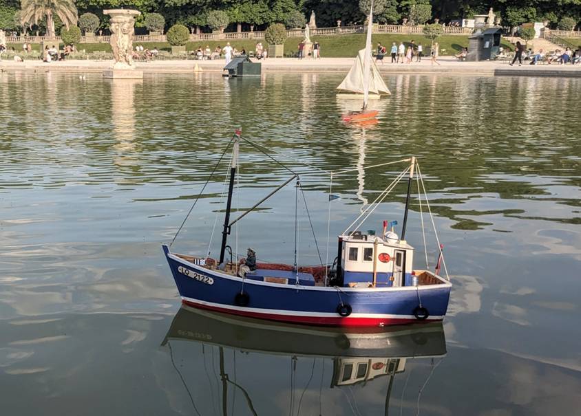 Club nautique du luco jardin du Luxembourg Paris pond boat