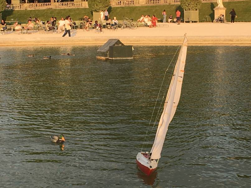 Club nautique du luco jardin du Luxembourg Paris pond boat