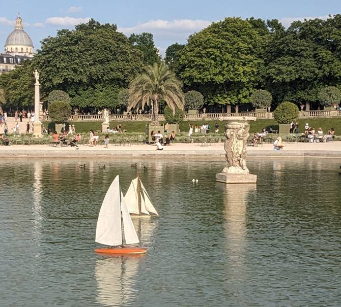 Club nautique du luco jardin du Luxembourg Paris pond boat