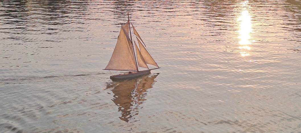 Club nautique du luco jardin du Luxembourg Paris pond boat