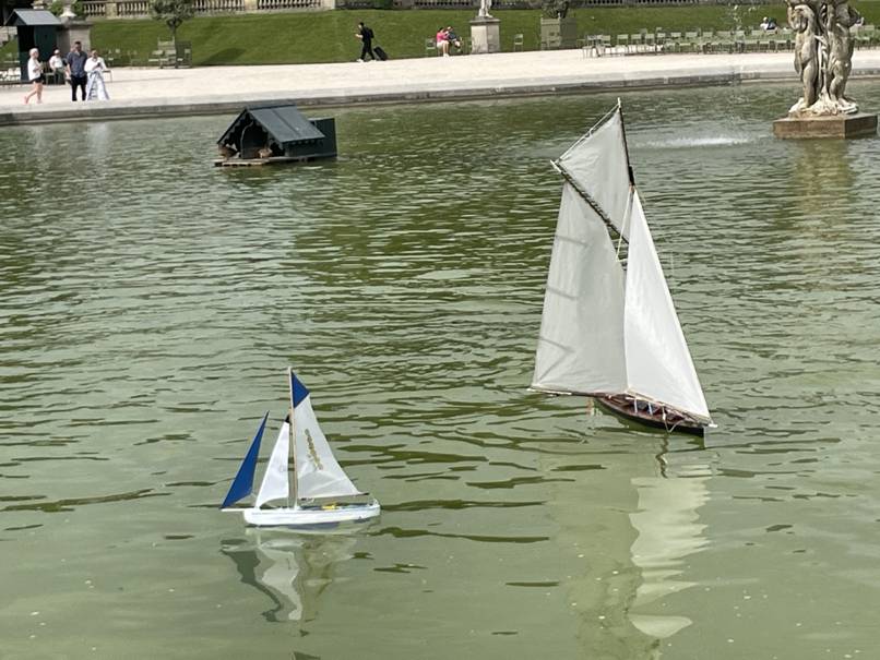 Club nautique du luco jardin du Luxembourg Paris pond boat