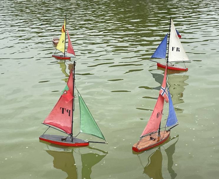 Club nautique du luco jardin du Luxembourg Paris pond boat