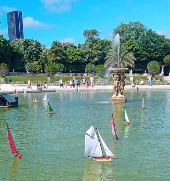 Club nautique du luco jardin du Luxembourg Paris pond boat