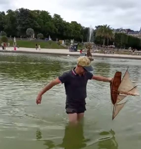 Club nautique du luco jardin du Luxembourg Paris pond boat
