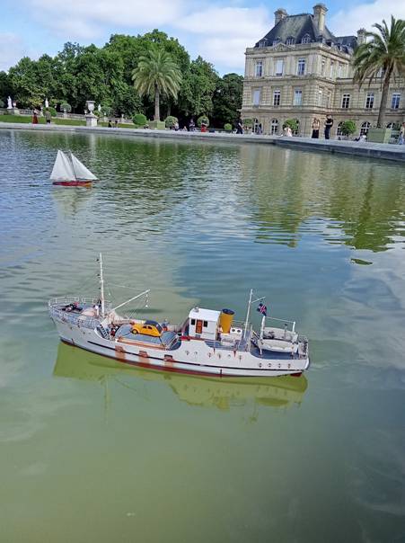 Club nautique du luco jardin du Luxembourg Paris pond boat