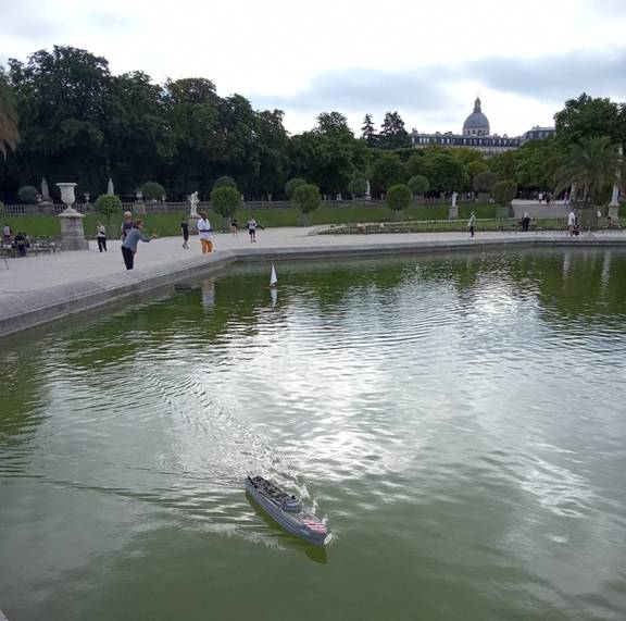 Club nautique du luco jardin du Luxembourg Paris pond boat