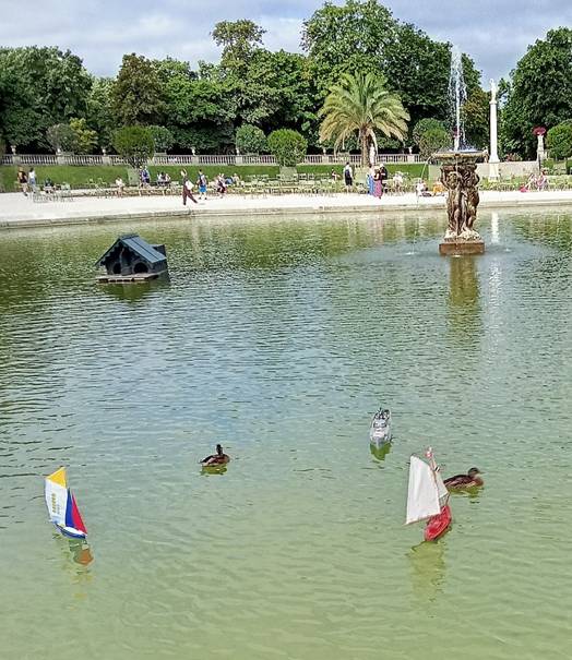 Club nautique du luco jardin du Luxembourg Paris pond boat
