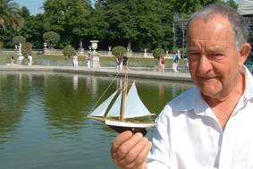 club nautique du luco jardin du Luxembourg Paris pond boat